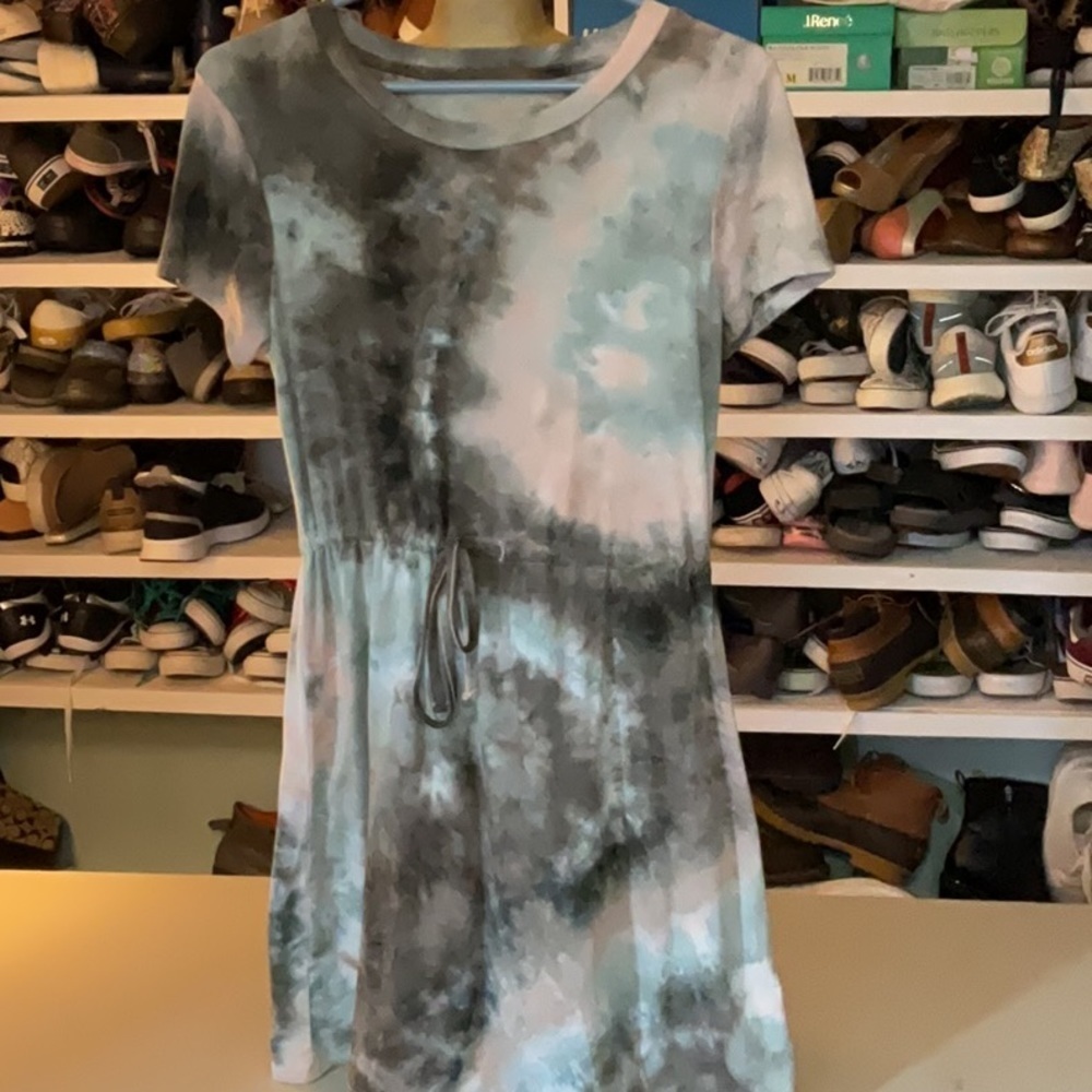 EUC woman’s wallflower tie dye dress